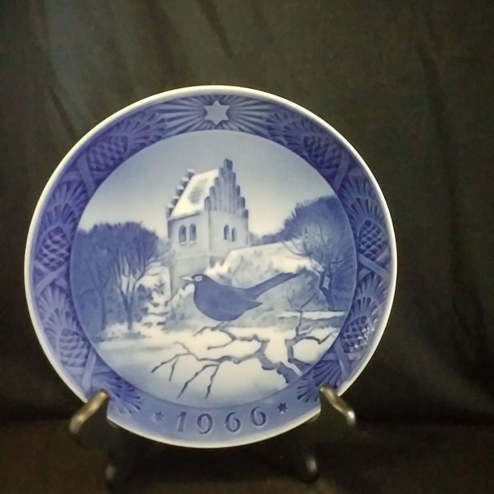 ROYAL COPENHAGEN CHRISTMAS PLATE 1966 Blackbird At Christmastime Kai Lange